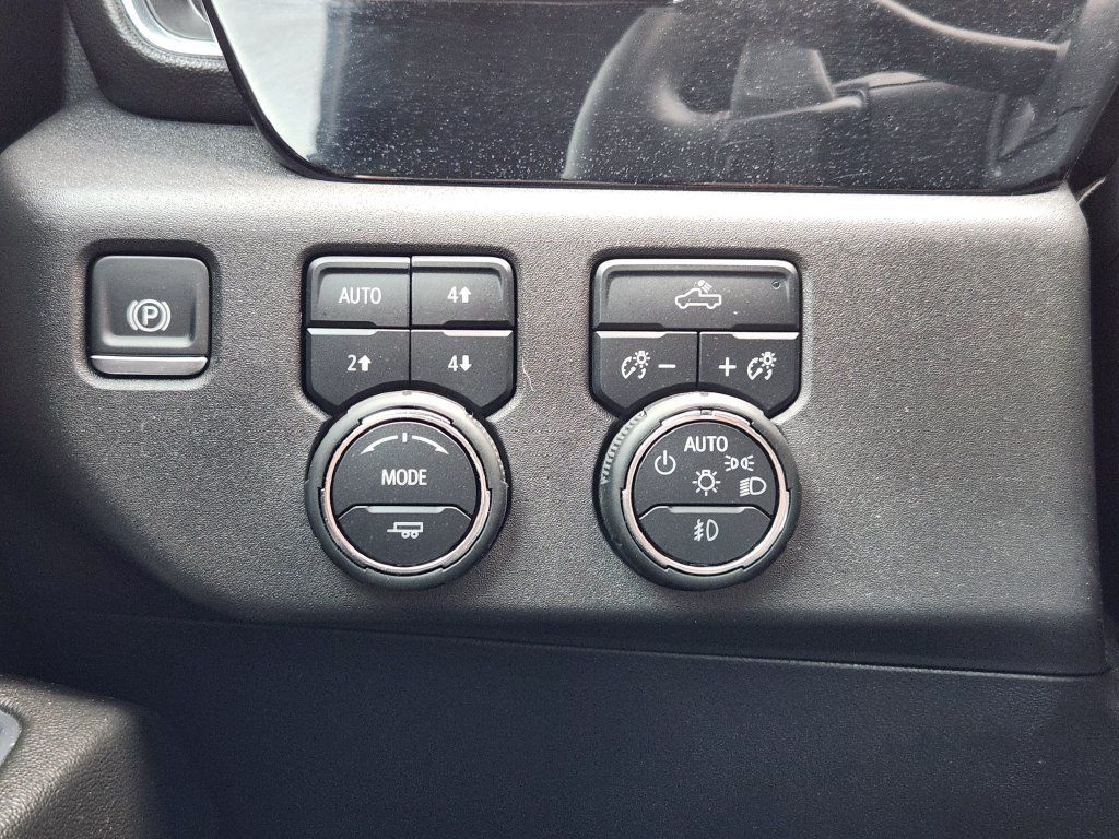 Used 2025 Chevrolet Silverado 1500 LT Trail Boss w/ Convenience Package II AWD/4WD image 19