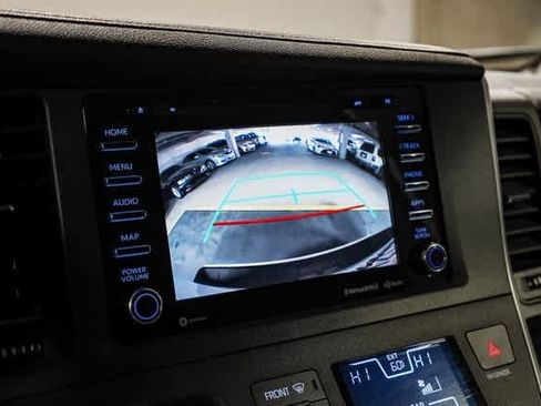 Certified 2020 Toyota Sienna SE image 26