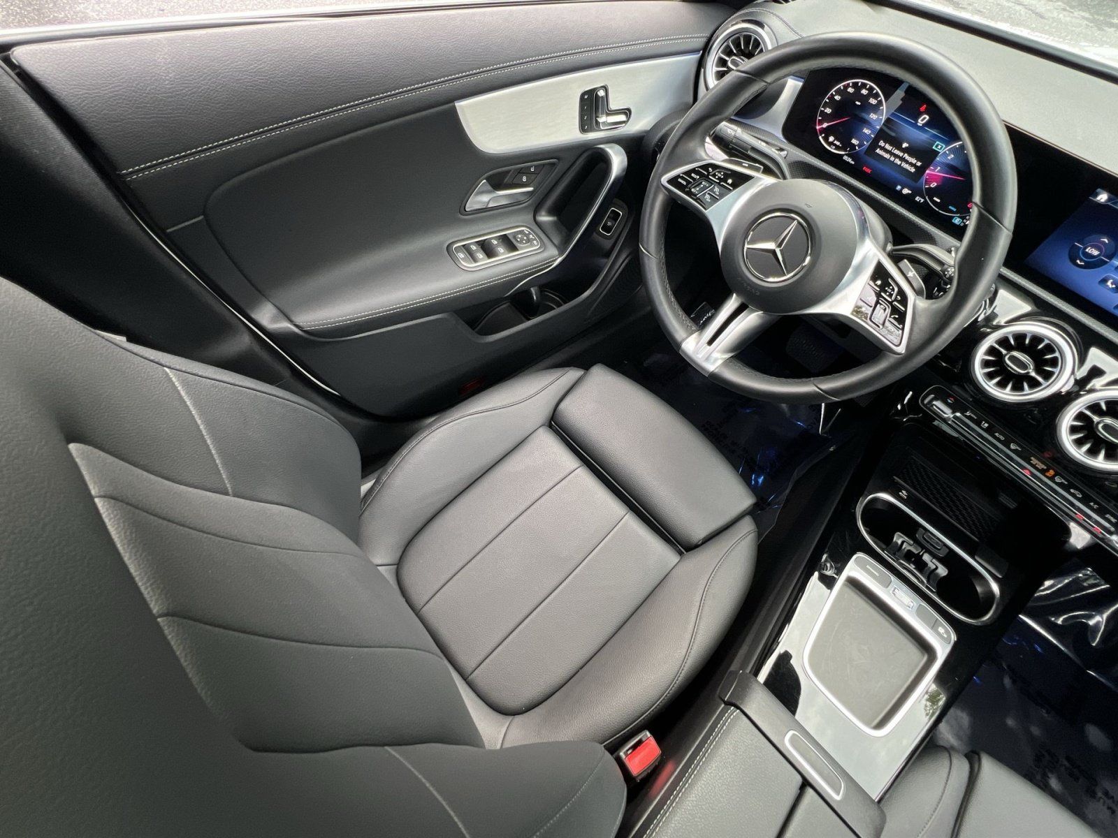 Used 2025 Mercedes-Benz CLA 250 4MATIC image 16