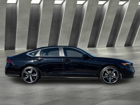 Used 2024 Honda Accord Sport image 2