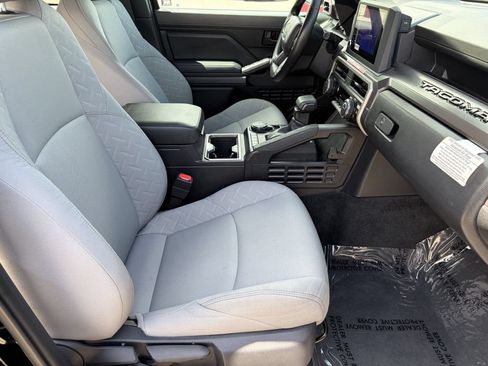Certified 2025 Toyota Tacoma SR5 AWD/4WD image 16