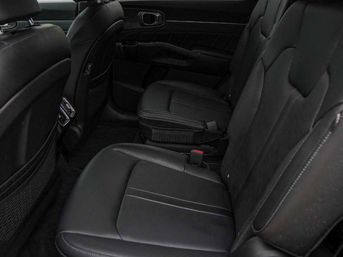 Certified 2025 Kia Sorento SX image 27