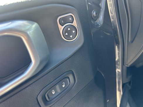 Used 2021 Jeep Wrangler Unlimited Rubicon 4xe w/ Cold Weather Group AWD/4WD image 16