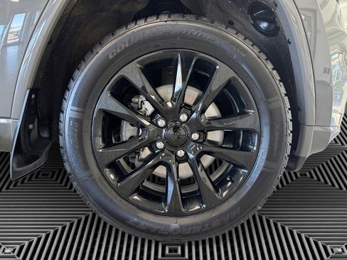 Used 2022 Jeep Grand Cherokee Laredo X AWD/4WD image 10