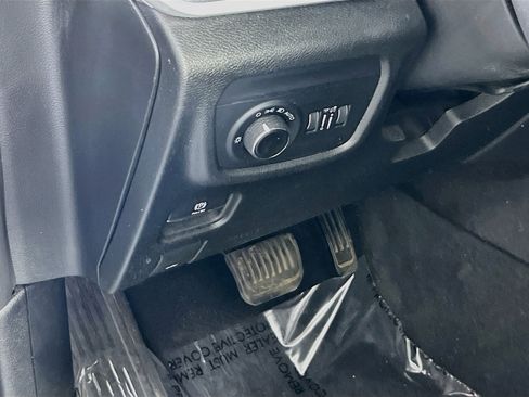 Used 2023 Jeep Grand Cherokee Laredo AWD/4WD image 10