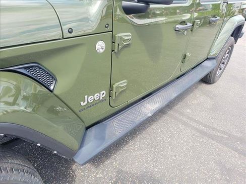 Used 2022 Jeep Gladiator Overland w/ Cold Weather Group AWD/4WD image 4