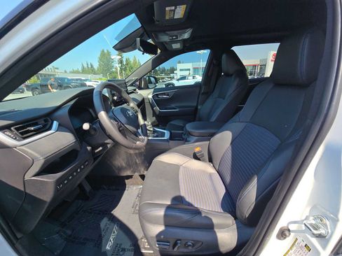 Used 2025 Toyota RAV4 XSE w/ Advanced Technology Package AWD/4WD image 21