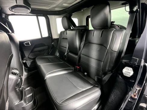 Used 2023 Jeep Wrangler Unlimited Sahara w/ Cold Weather Group AWD/4WD image 26
