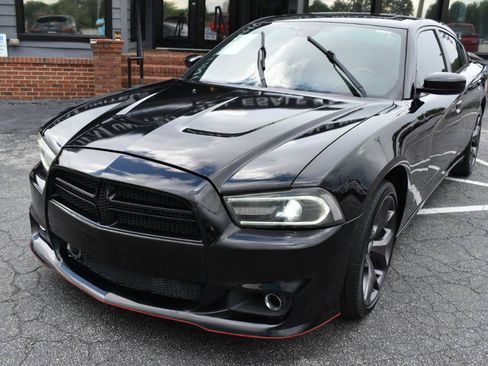 Used 2013 Dodge Charger R/T RWD image 2