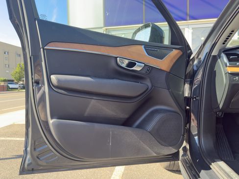 Certified 2022 Volvo XC90 T6 Momentum w/ Climate Package image 16