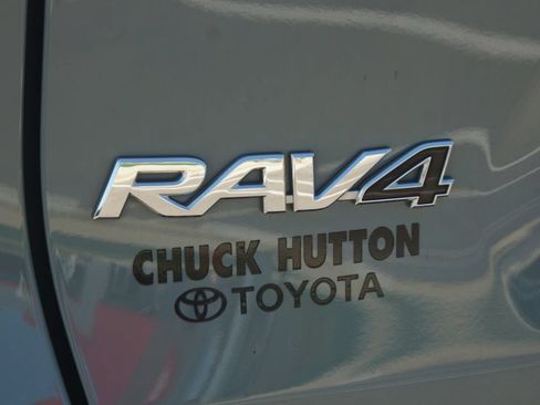 Used 2022 Toyota RAV4 XLE FWD image 17