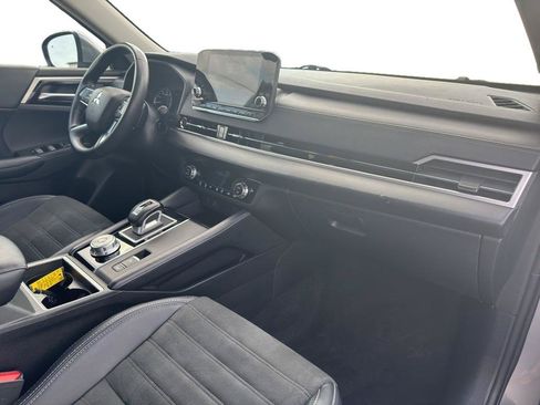 Used 2024 Mitsubishi Outlander SE AWD/4WD image 11