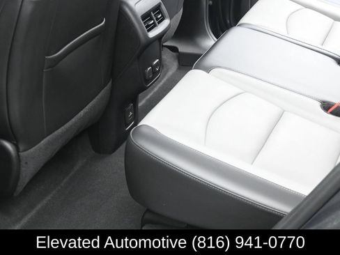 Used 2018 Chevrolet Equinox Premier FWD image 12
