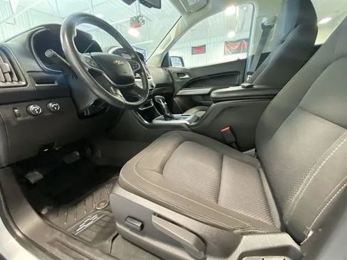Used 2022 Chevrolet Colorado LT w/ LT Convenience Package image 9