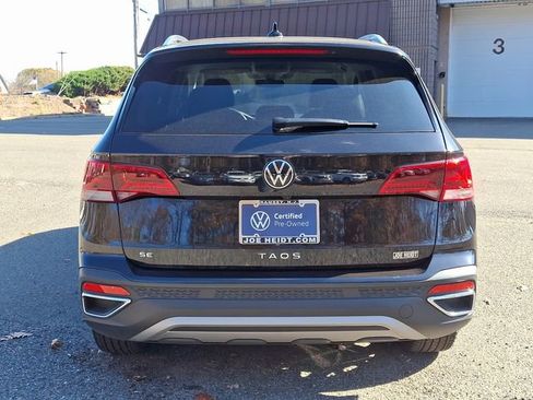 Certified 2024 Volkswagen Taos SE w/ Black Wheel Package image 9