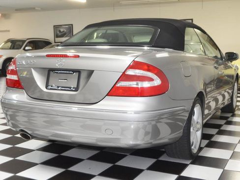 Used 2005 Mercedes-Benz CLK 320 3.2L image 10
