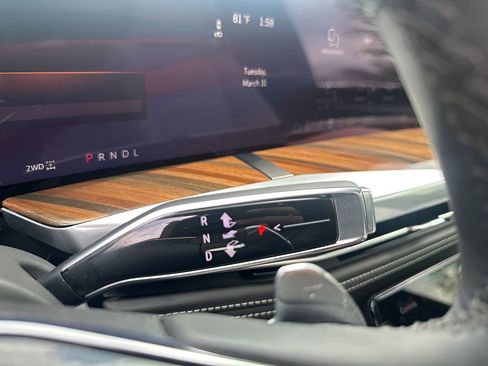 New 2026 Cadillac Escalade ESV Platinum Luxury w/ LPO, Floor Liner Package AWD/4WD image 41