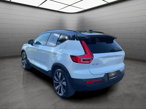 Used 2021 Volvo XC40 P8 Recharge w/ Advanced Package image 4