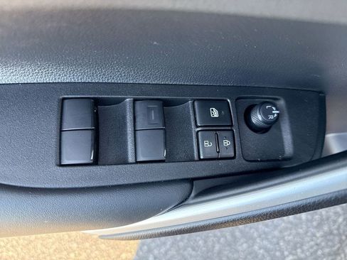 Used 2025 Toyota Corolla Cross XLE image 21