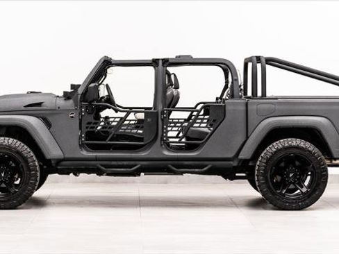 Used 2025 Jeep Gladiator Sport AWD/4WD image 17