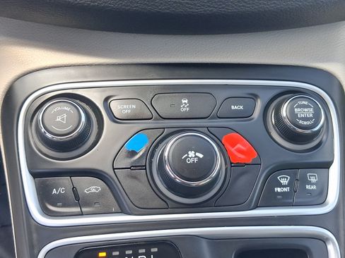 Used 2016 Chrysler 200 Limited FWD image 27