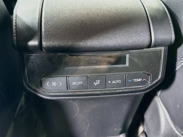 Used 2023 Toyota Highlander XLE FWD image 25