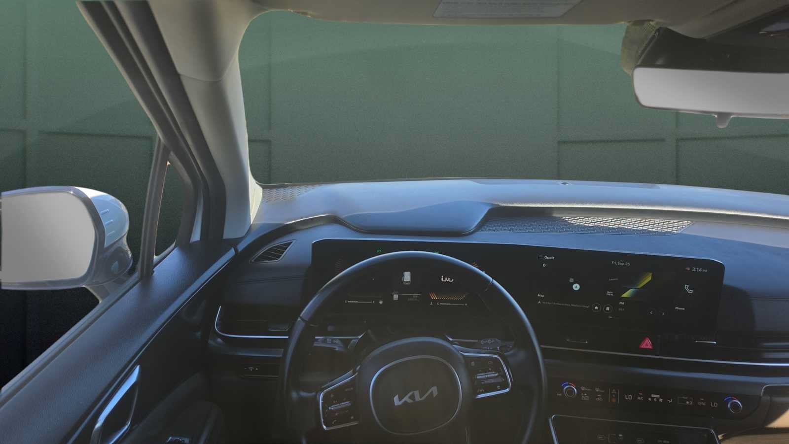 Used 2025 Kia Carnival FWD image 16