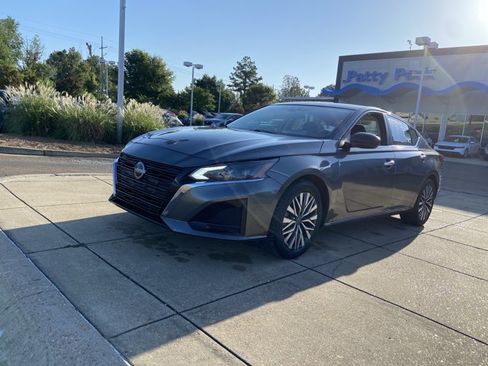 Used 2025 Nissan Altima 2.5 SV FWD image 4