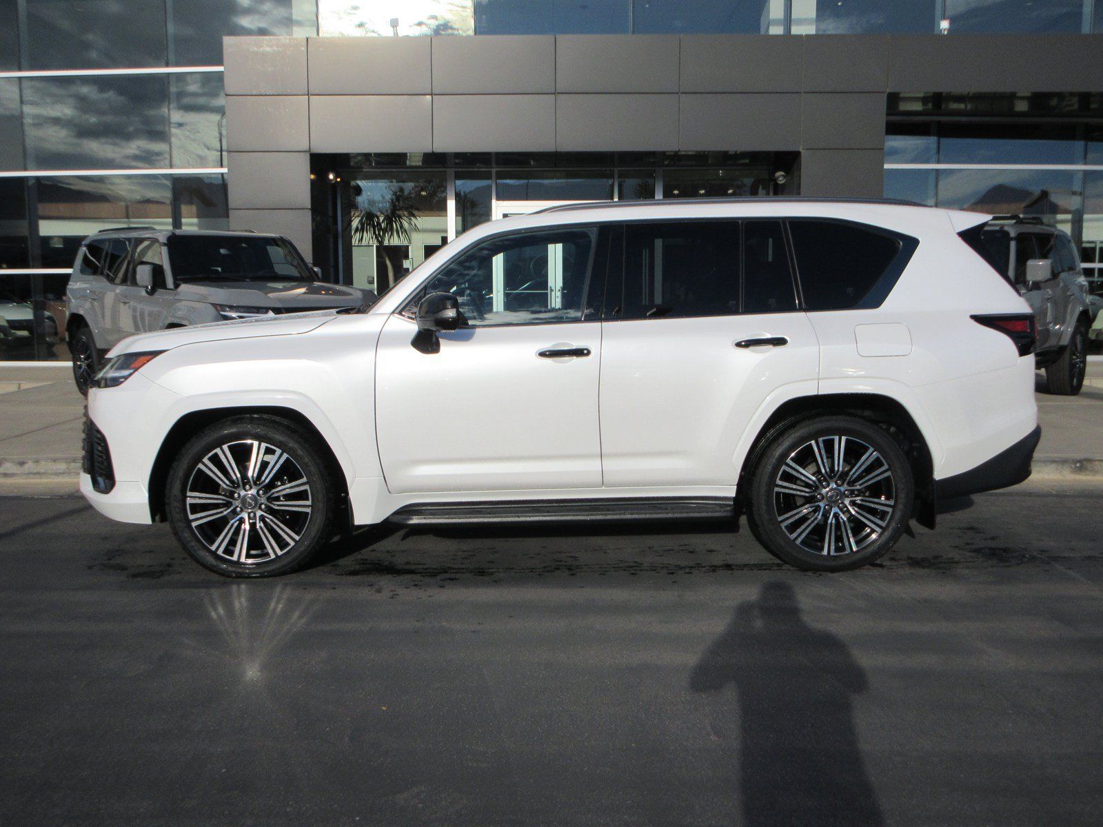 Used 2024 Lexus LX 600 4WD w/ Appearance Package image 3