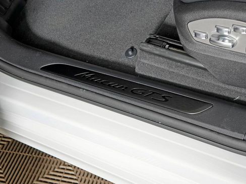 New 2026 Porsche Macan GTS image 17