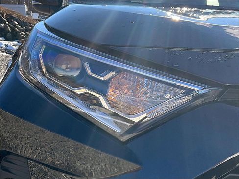 Used 2021 Toyota RAV4 XLE image 27