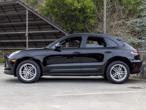 Certified 2025 Porsche Macan image 2