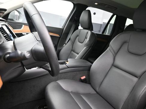 Used 2025 Volvo XC90 B6 Plus image 10