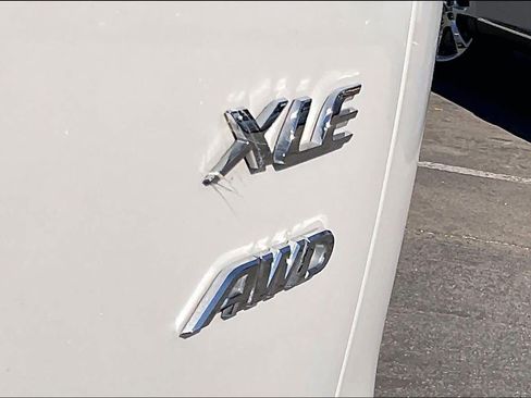 Used 2022 Toyota Corolla Cross XLE w/ Convenience Package AWD/4WD image 9