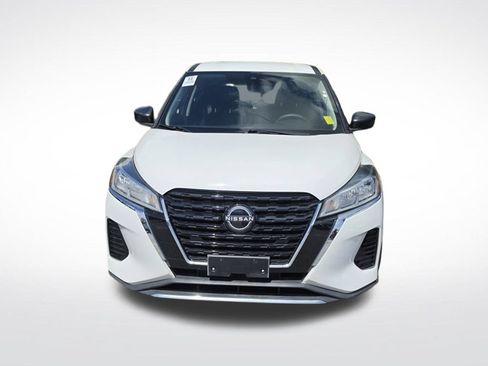Used 2022 Nissan Kicks S FWD image 2