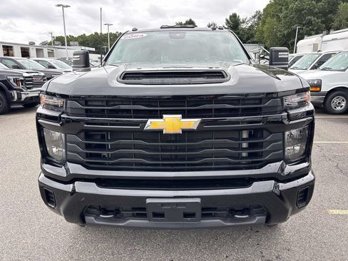 Used 2024 Chevrolet Silverado 2500 Custom w/ Custom Value Package AWD/4WD image 9