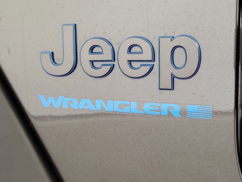 Used 2025 Jeep Wrangler Unlimited Sahara AWD/4WD image 8