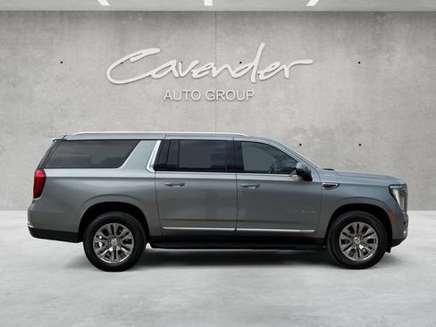 Used 2025 GMC Yukon XL Denali AWD/4WD image 17