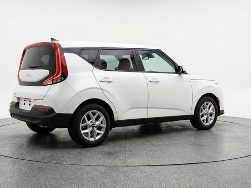 Used 2025 Kia Soul LX w/ LX Technology Package image 7