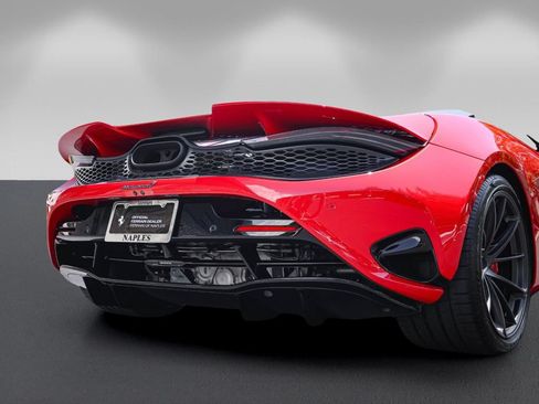 Used 2027 McLaren 750S Spider RWD image 19