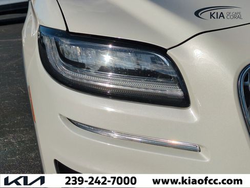 Used 2020 Lincoln Nautilus Reserve w/ Equipment Group 201A image 10