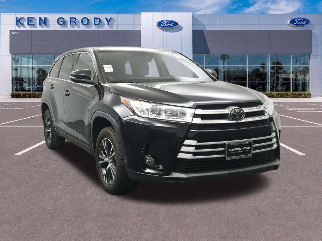 Used 2017 Toyota Highlander Plus w/ Carpet Mat Package FWD image 18