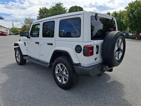 Used 2018 Jeep Wrangler Unlimited Sahara AWD/4WD image 4