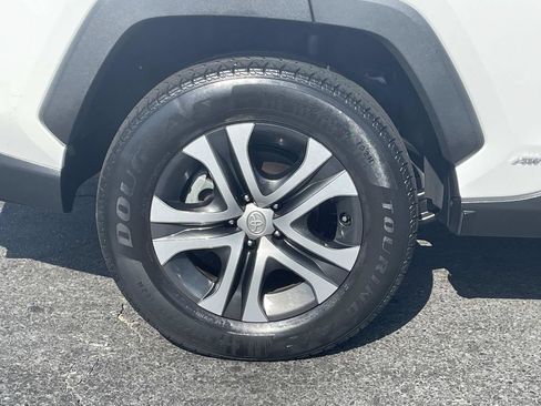 Used 2022 Toyota RAV4 XLE w/ XLE Grade Weather Package AWD/4WD image 9