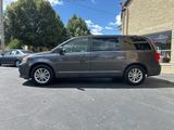 Used 2019 Dodge Grand Caravan SXT image 2