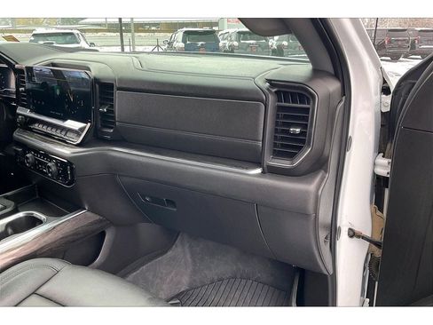 Used 2025 Chevrolet Silverado 1500 LTZ image 18