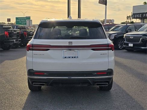 Used 2025 Buick Enclave Preferred w/ Power Package image 6