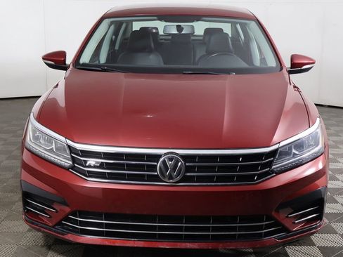 Used 2018 Volkswagen Passat 2.0T R-Line w/ R-Line Lighting Package image 10