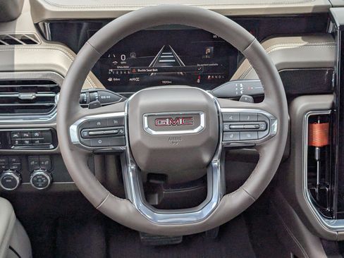 Used 2025 GMC Yukon XL Elevation w/ LPO, Illumination Package AWD/4WD image 13