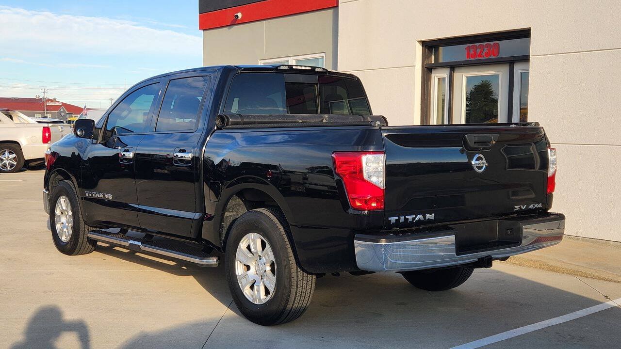Used 2018 Nissan Titan SV AWD/4WD image 4
